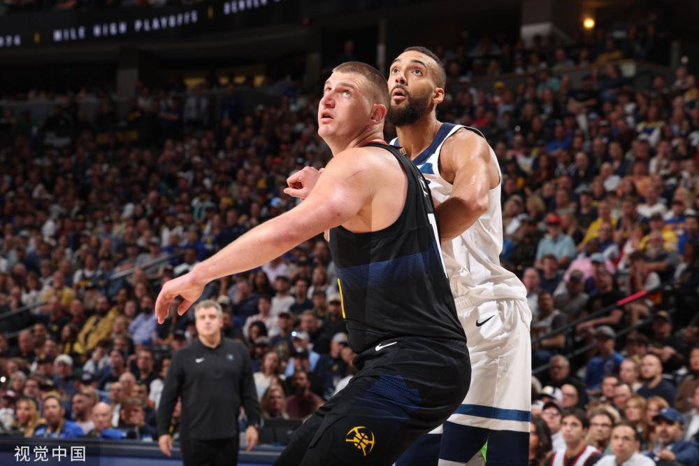 率领球队在 率领球队在